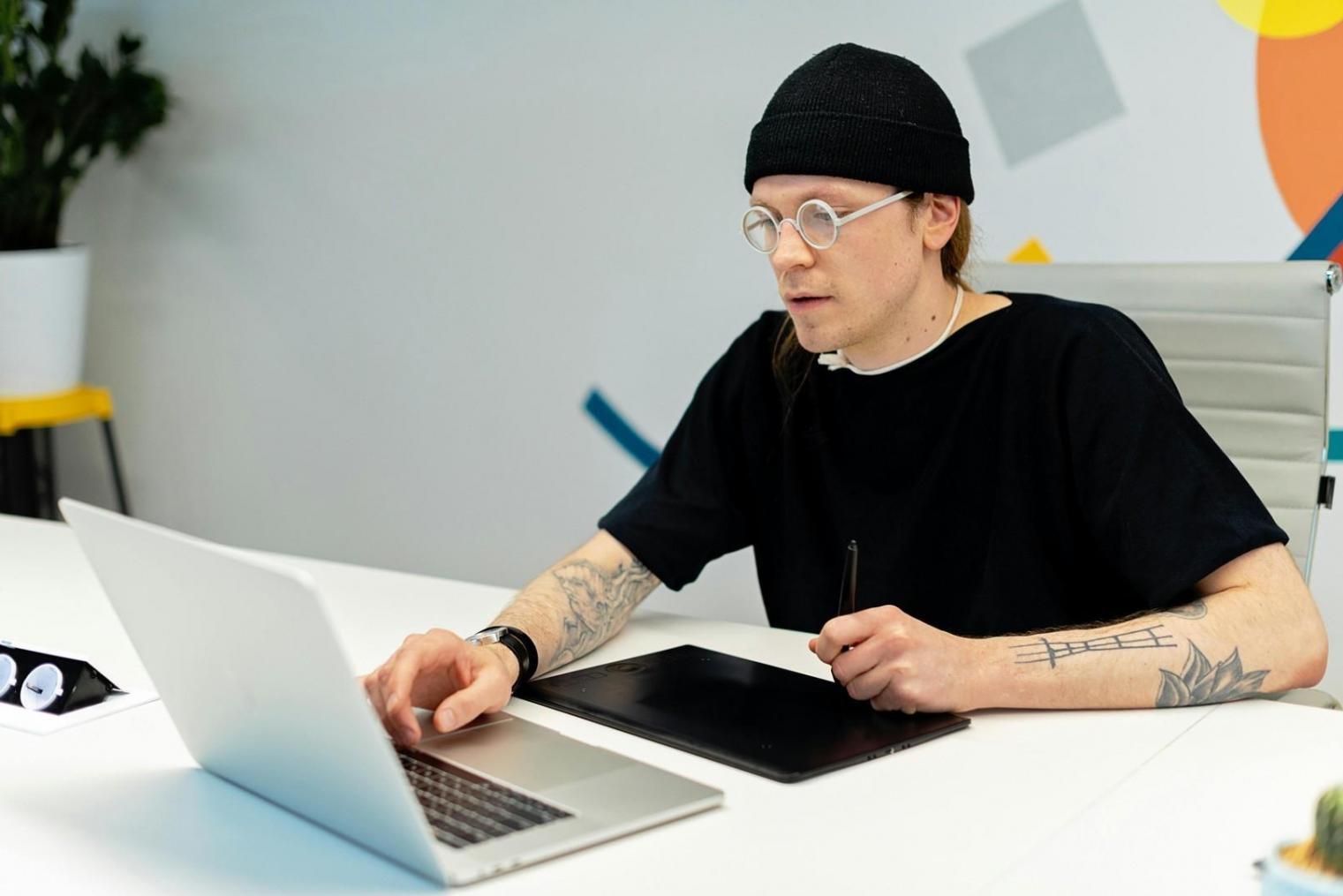 Elvaron social casino game development classroom and learning environment